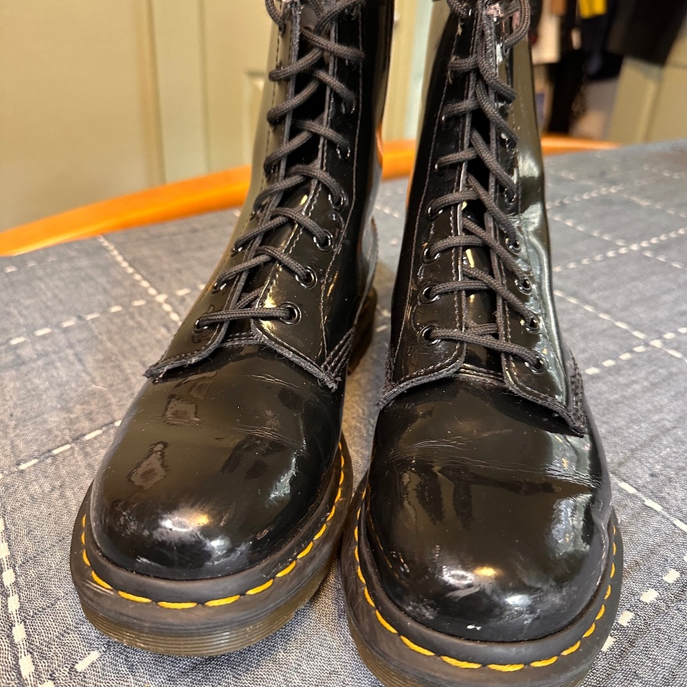 Dr Martens 8-eye lace up, black patent leather, size EU 42